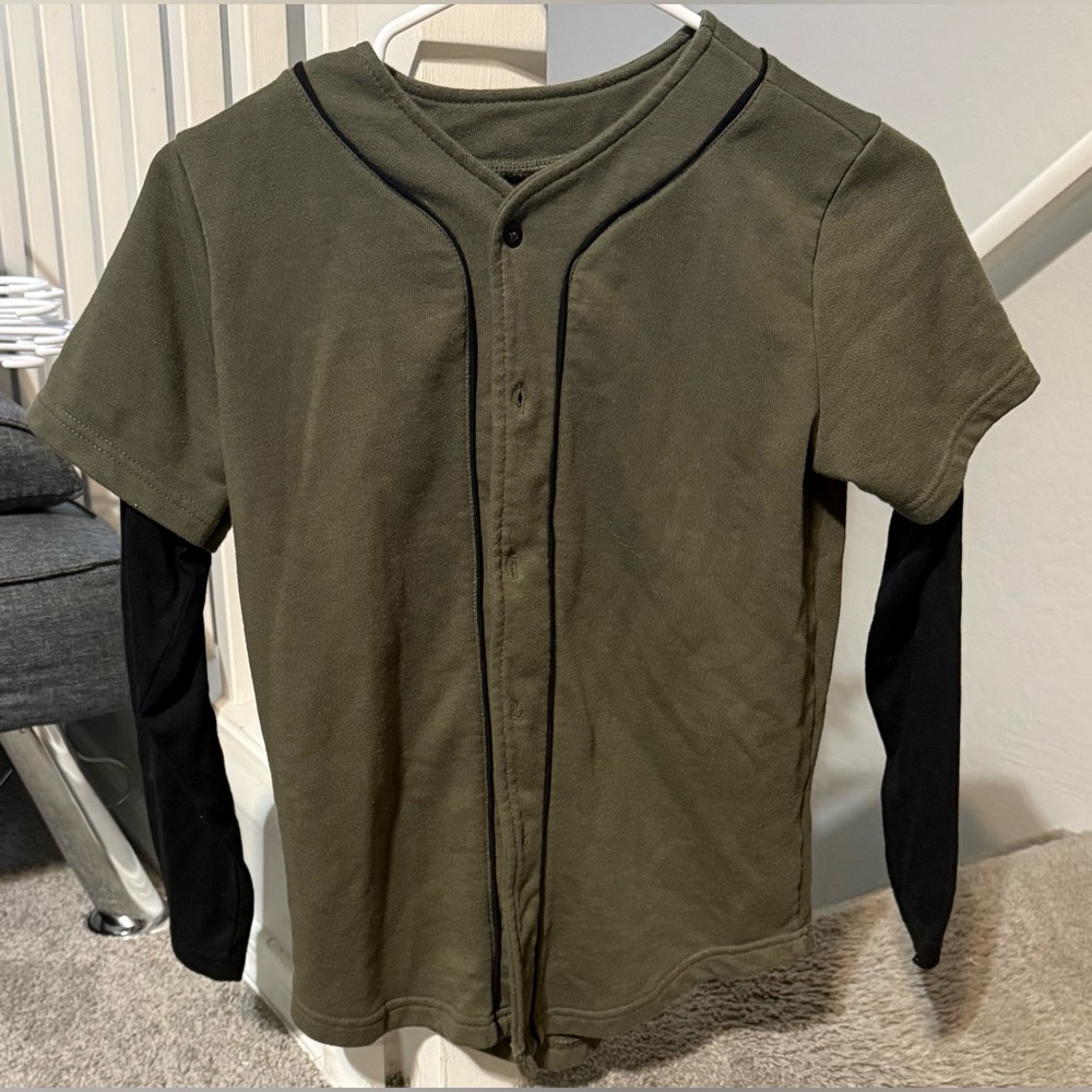 $2 Boys Olive Green Long-Sleeved Shirt Size 13/14 $2 WITH ANY $10 ORDER OR MORE